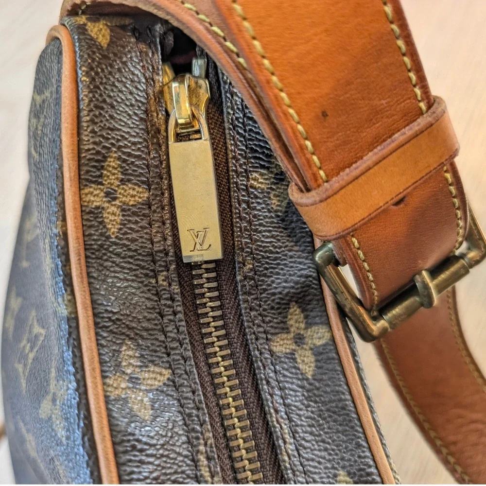 Vintage 2003 Louis Vuitton Monogram Croissant shoulder bag MM Monogram